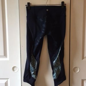 Lululemon cropped legging- navy blue print